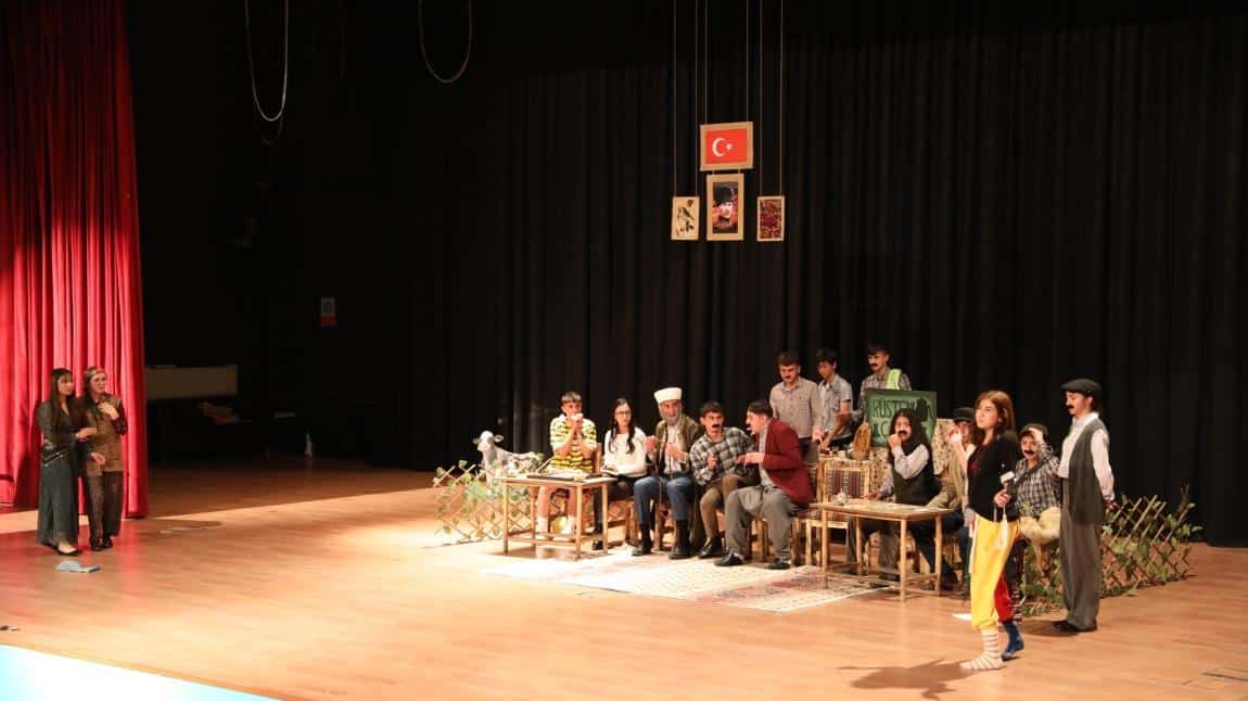 TİYATRO OYUNUMUZ - KOMŞU KÖYÜN DELİSİ 